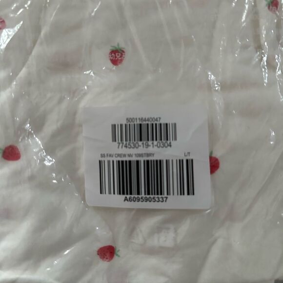 Strawberry Print Tee- TALL 🍓 - Picture 3 of 3